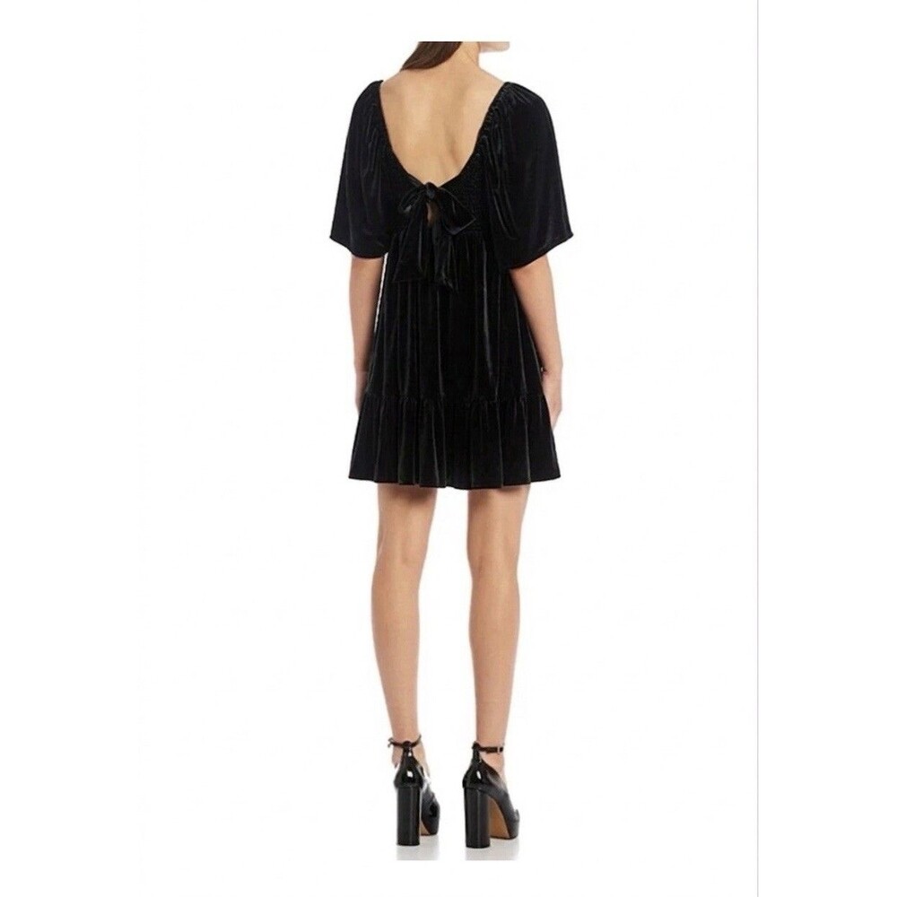 NEW C&V Chelsea & Violet Smocked Ruffle Hem Mini Dress Women Medium Black Velvet - Picture 3 of 10